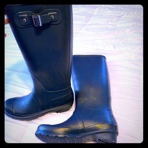 Never worn Women’s navy blue rubber rain boots